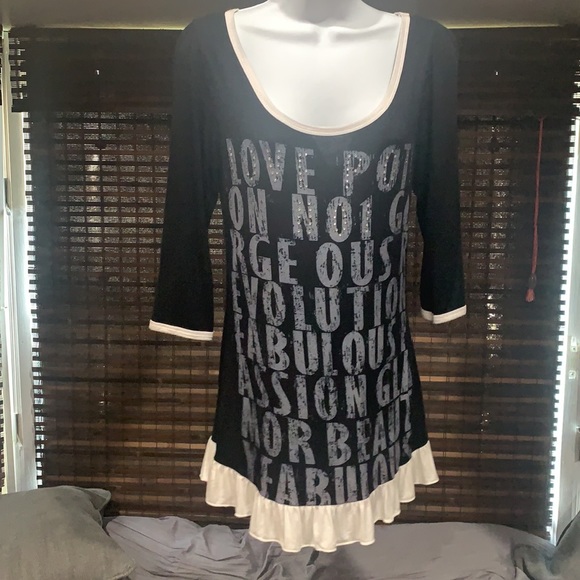 Blouse with words - Picture 1 of 2